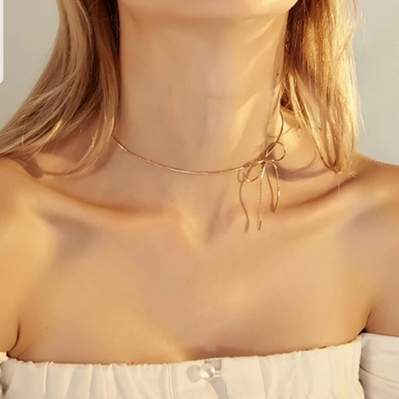 *Jillian* Bow Tie Necklace - Picture 7 of 7